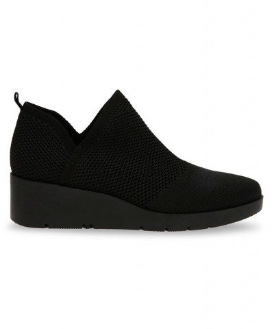 Women's Quincy Sneakers Black $53.46 Shoes